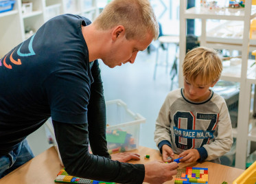 'Als een kind trots roept: ‘Kijk, het werkt en ik heb het zelf bedacht!’, dan gebeurt precies waar Mindkidz voor bedoeld is.'